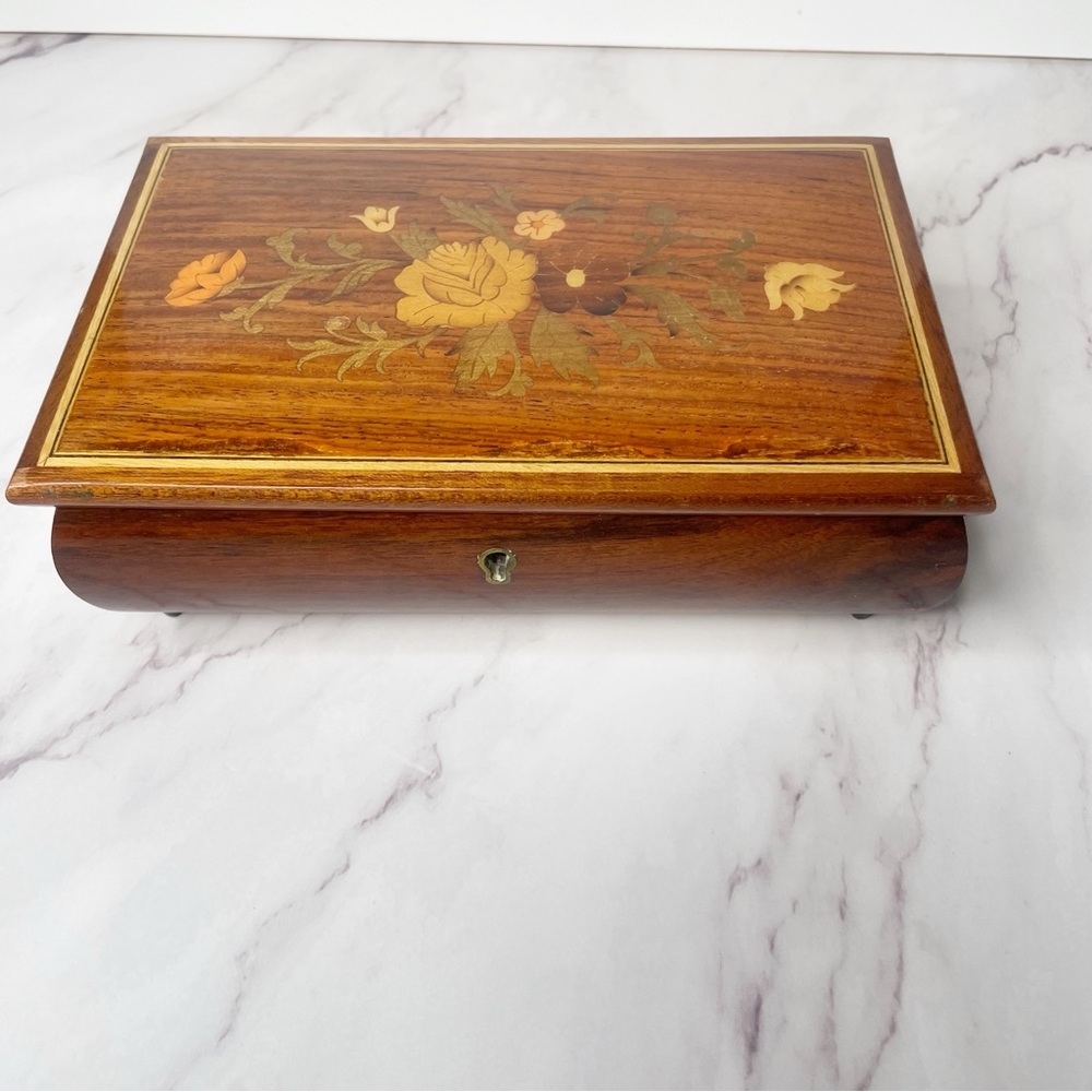 Vintage Italy Wood Inlay Love Story Music Jewelry Box Sankyo Music Box
